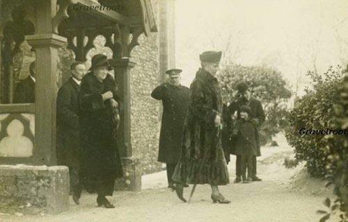 Queen_Mary_visiting_St_Thomas_a_Becket_Church_in_Pagham